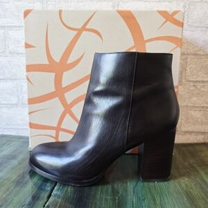 Via Spiga Black Leather Block Heel Ankle Boots